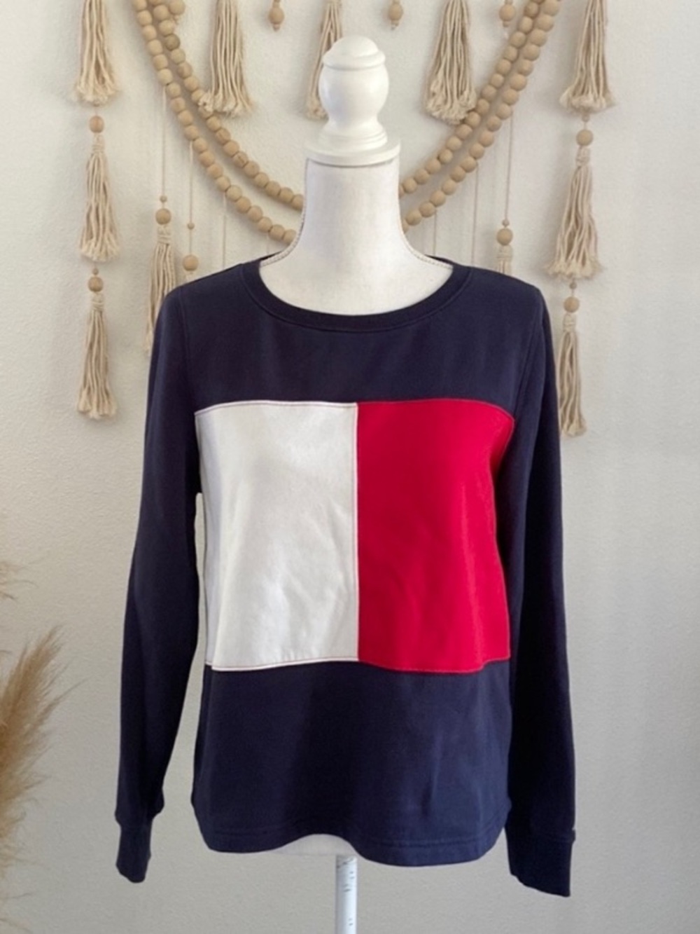 Tommy Hilfiger crew neck sweatshirt Y2K flag red white navy blue USA casual M